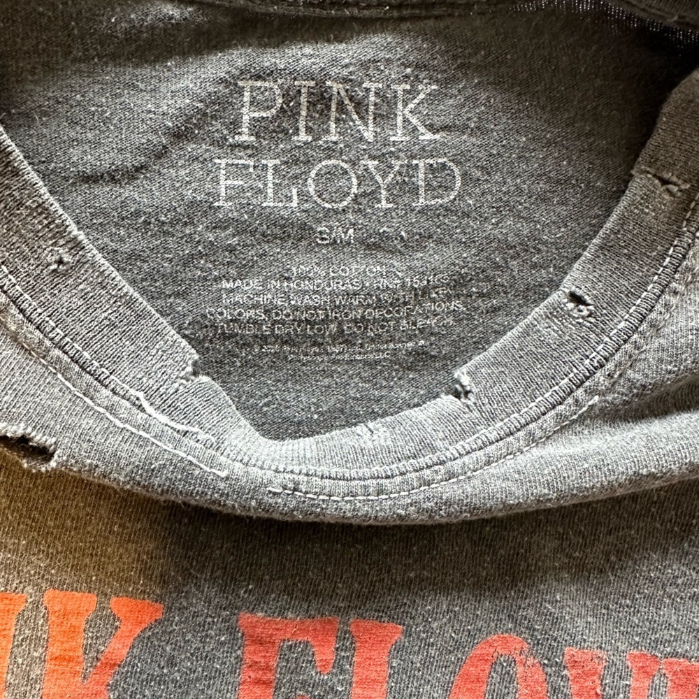 Graphic Cropped Shirt - Picture 7 of 7